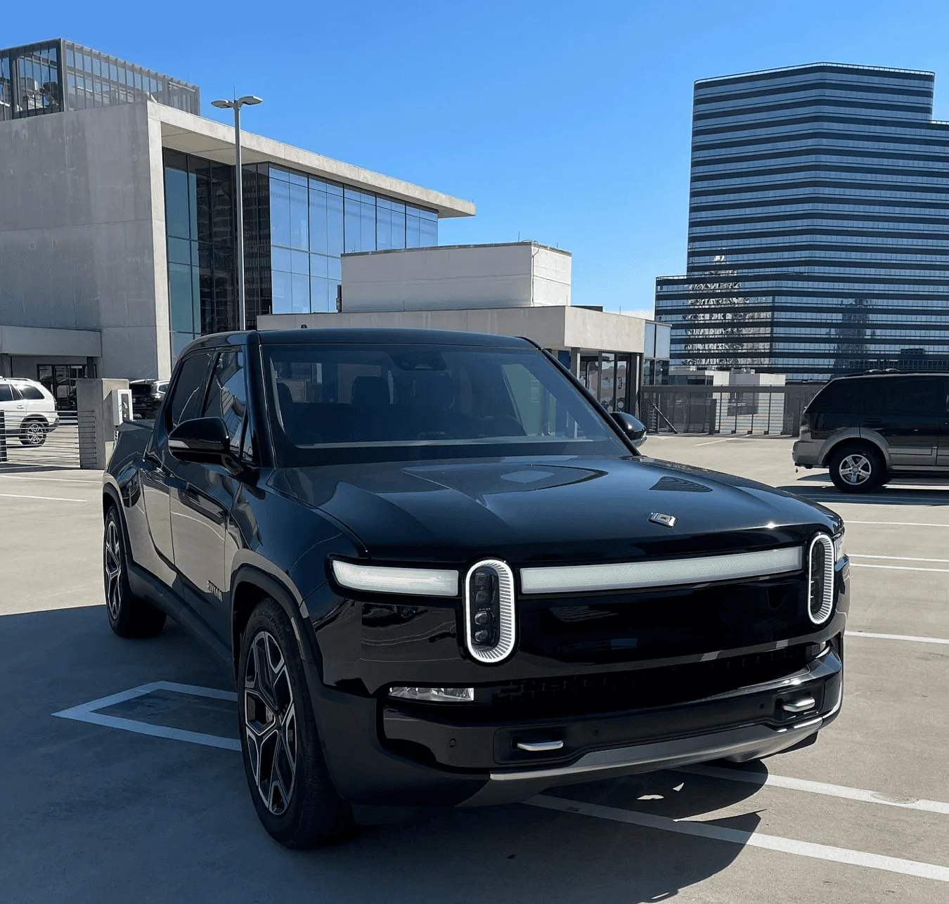 Rivian R1T R1S MIDNIGHT (Black) Rivian Photos Screen Shot 2022-02-07 at 2.46.11 PM
