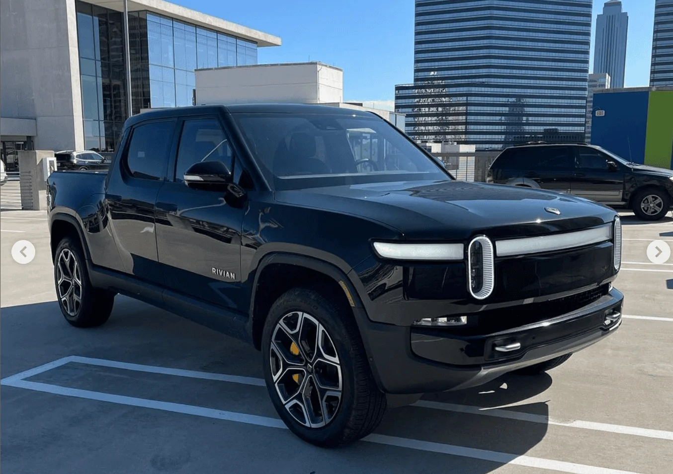 Rivian R1T R1S MIDNIGHT (Black) Rivian Photos Screen Shot 2022-02-07 at 2.46.32 PM