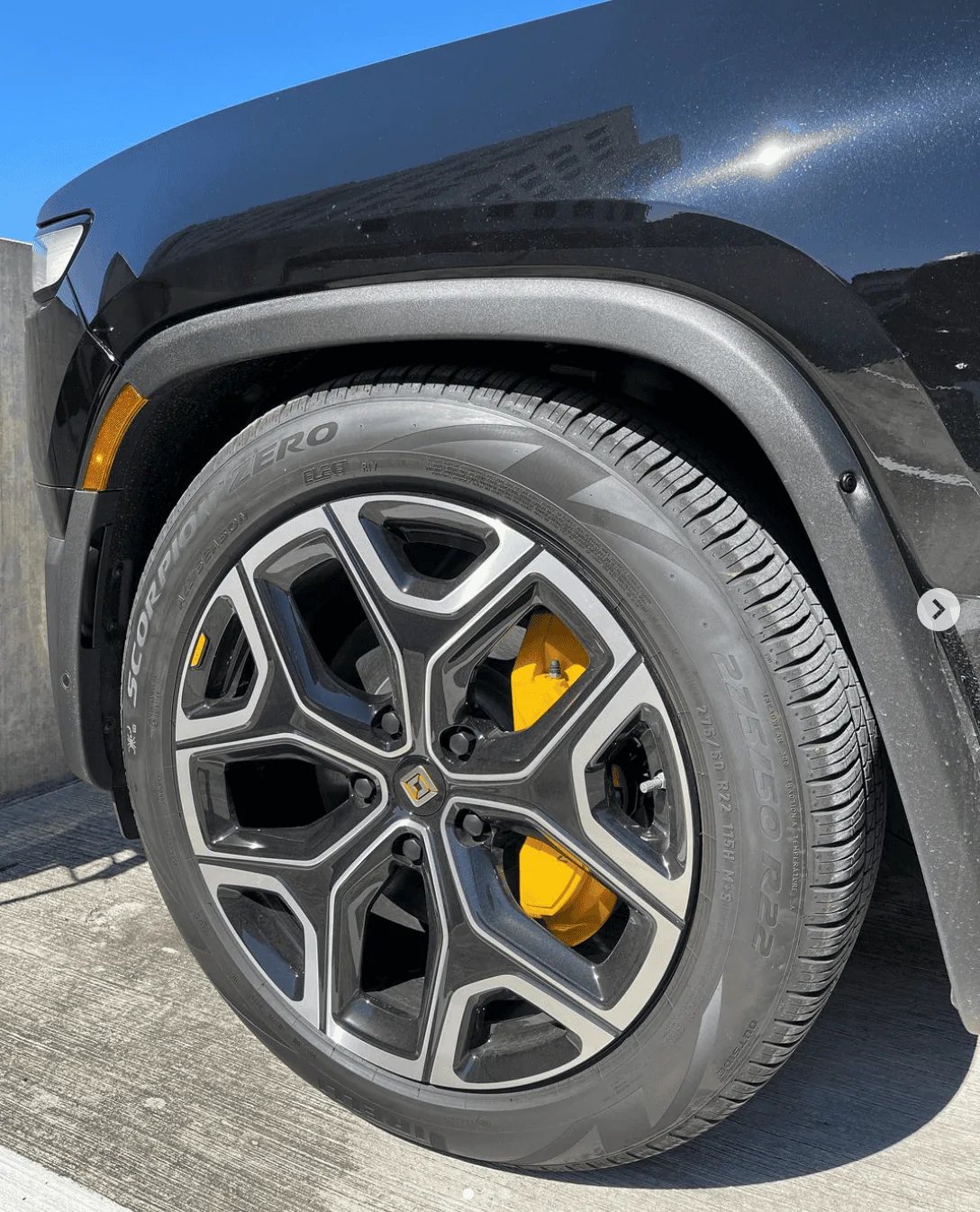 Rivian R1T R1S MIDNIGHT (Black) Rivian Photos Screen Shot 2022-02-07 at 2.46.49 PM
