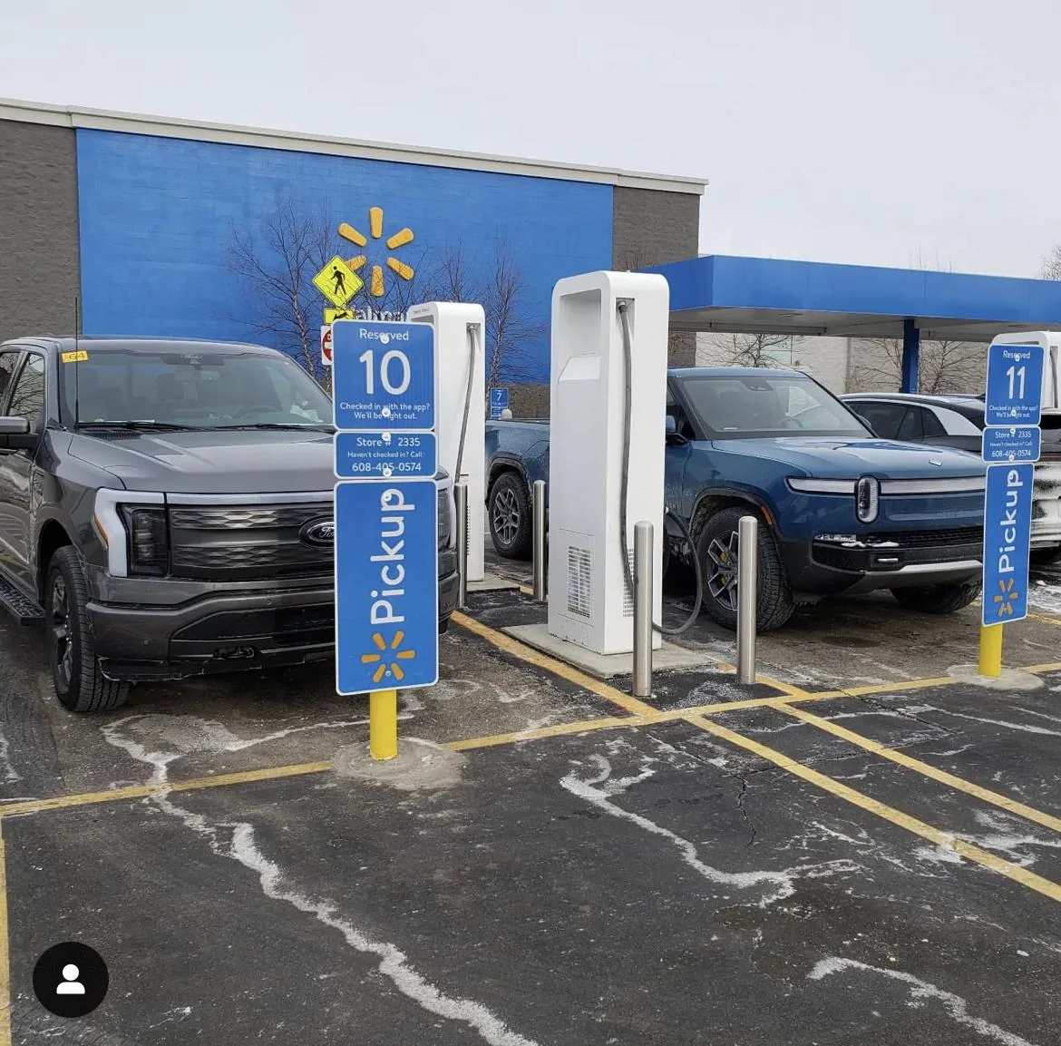 Rivian R1T R1S Real Rivian Photos & Videos ECA605C4-B262-4AD6-8A4B-AE0CF925A265