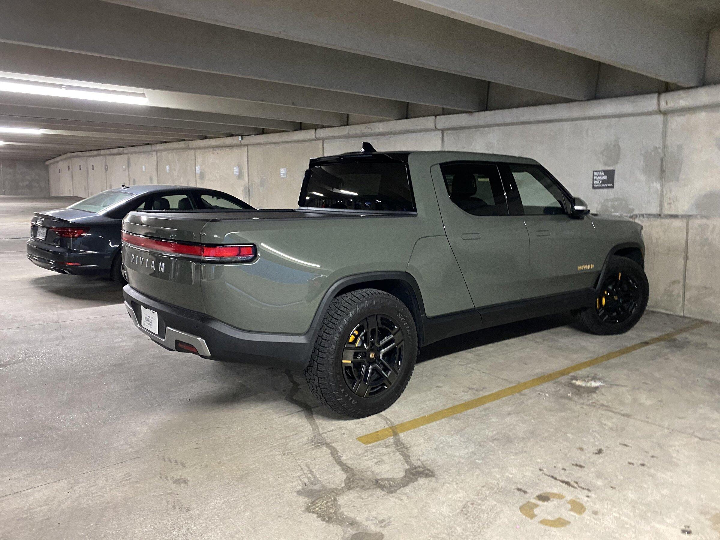 Rivian R1T R1S LAUNCH GREEN R1T Photos gkujpjespmg81