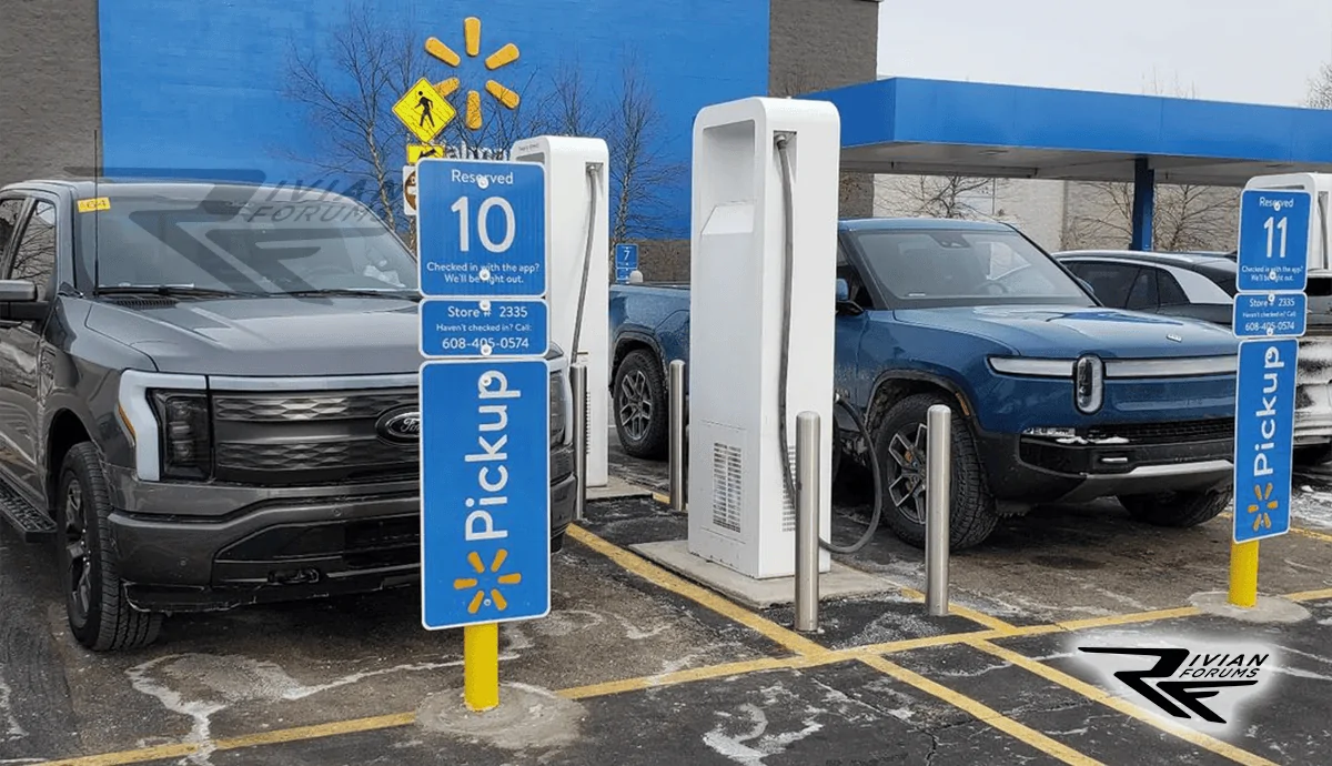 Rivian R1T R1S Lightning v. R1T side by side - first photo rivian r1t vs f150 lightning