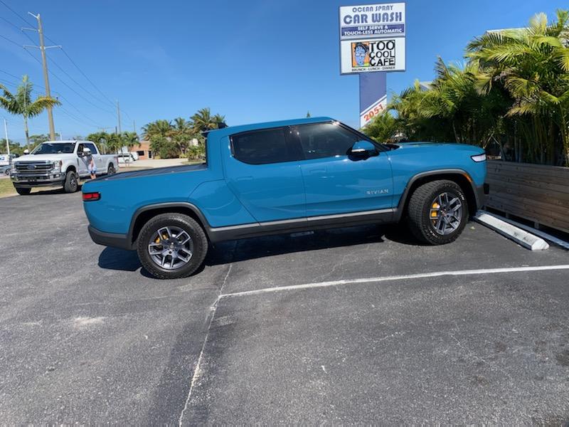 Rivian R1T R1S RIVIAN BLUE Rivian Photos IMG_4562