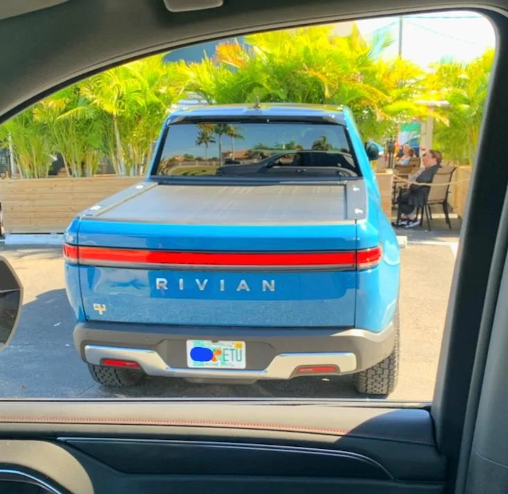 Rivian R1T R1S RIVIAN BLUE Rivian Photos IMG_4563