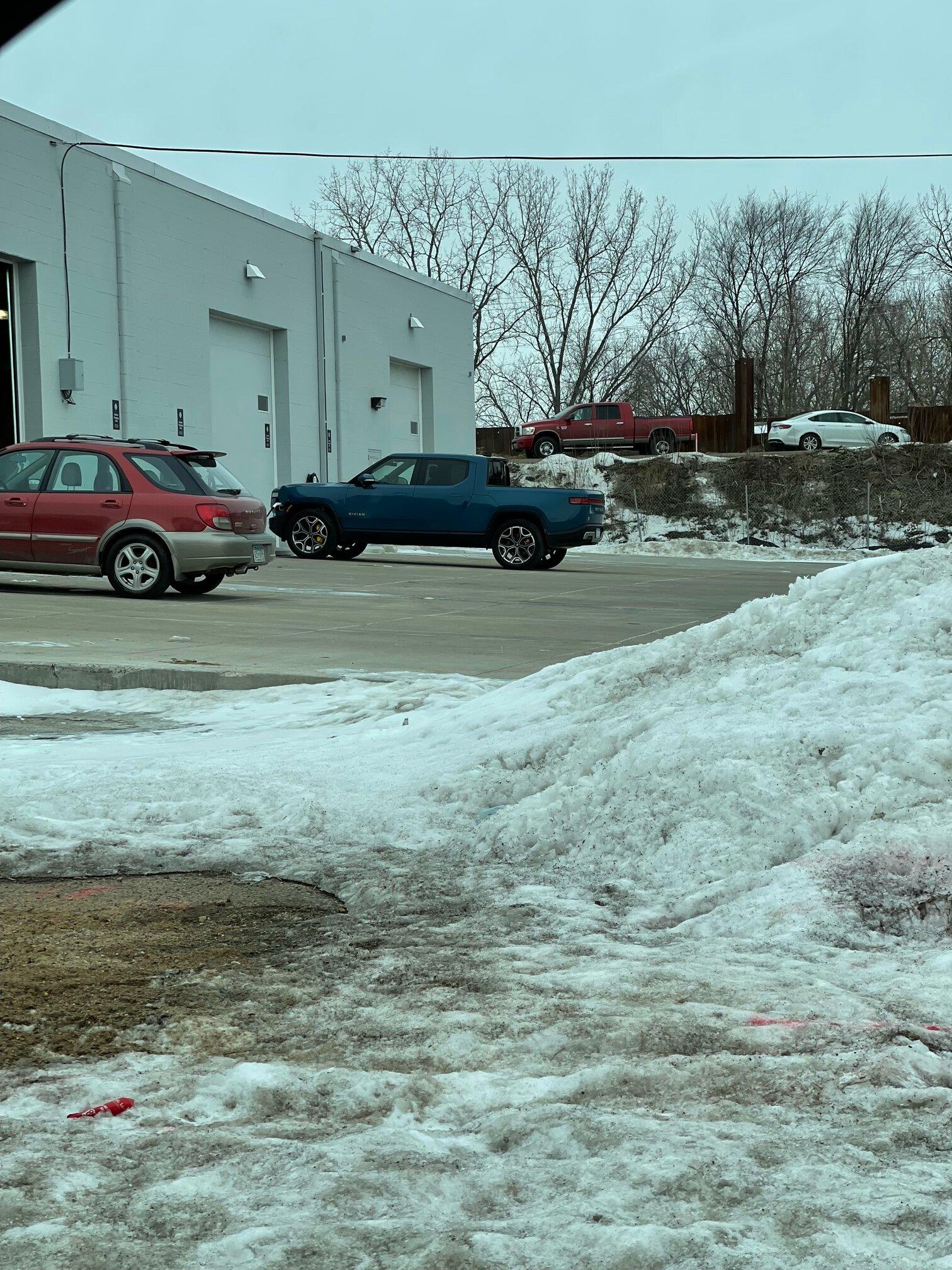 Rivian R1T R1S Minnesota Pre Orders image2 (2)