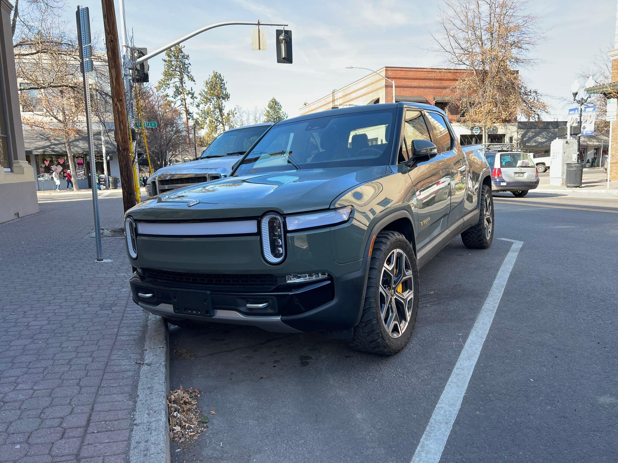 Rivian R1T R1S LAUNCH GREEN R1T Photos 273636715_10220683083807458_4569645811760513132_n