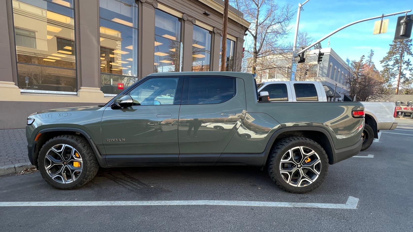 Rivian R1T R1S LAUNCH GREEN R1T Photos 273646258_10220683080287370_2305868022678226635_n