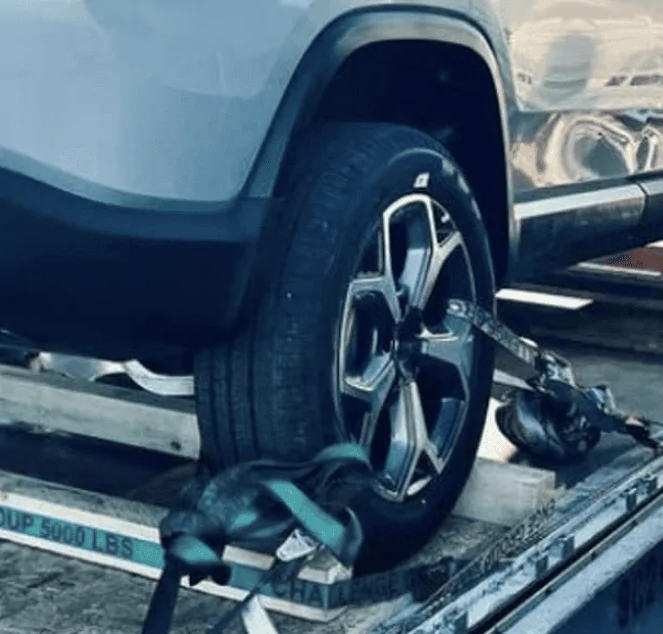 Rivian R1T R1S R1S in the Wild 1644726490583