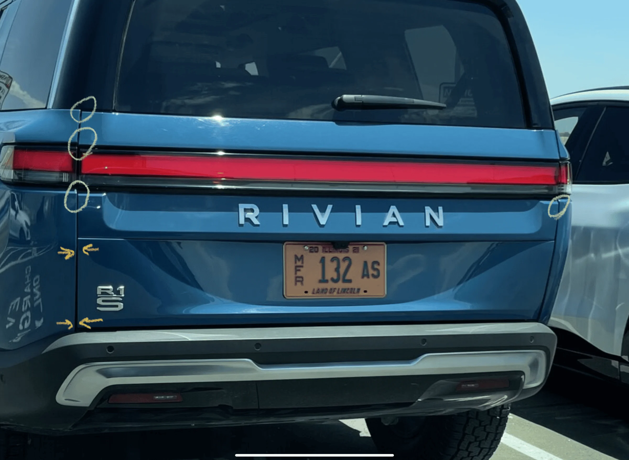 Rivian R1T R1S R1S in the Wild 1644776085097