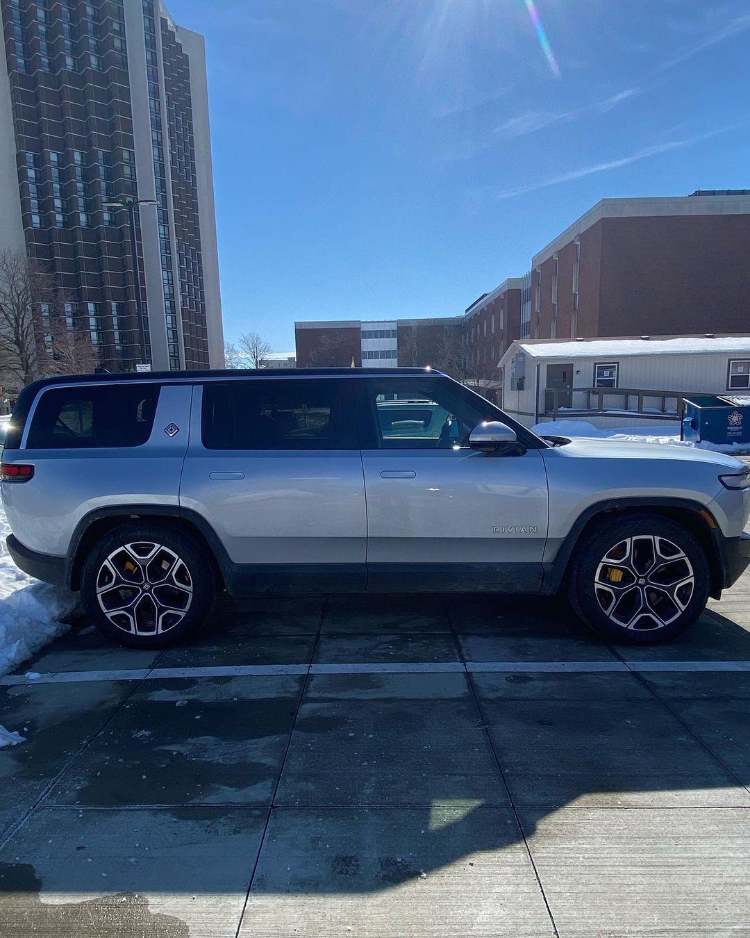 Rivian R1T R1S LA SILVER Rivian Photos 273952040_7029574227115169_6273944683097297319_n