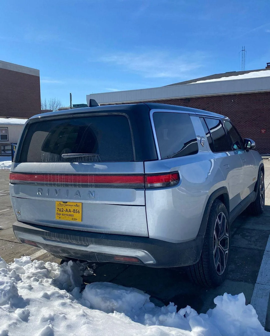 Rivian R1T R1S LA SILVER Rivian Photos 273953331_4661643123957786_4699623996812708293_n