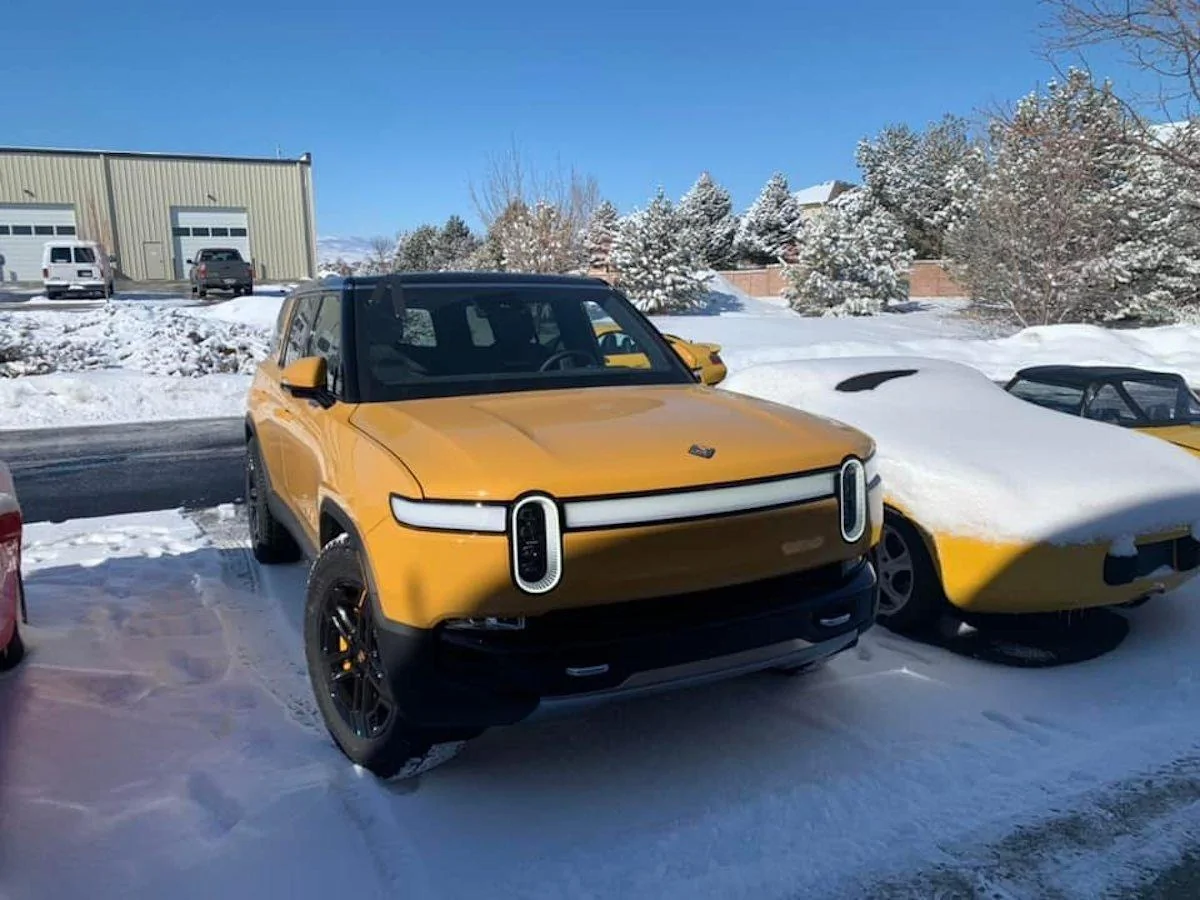 Rivian R1T R1S R1S in Compass Yellow - First Sighting! Compass Yellow Rivian R1S 3