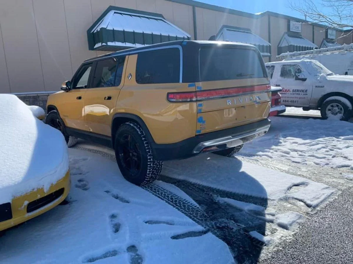 Rivian R1T R1S R1S in Compass Yellow - First Sighting! Compass Yellow Rivian R1S 6