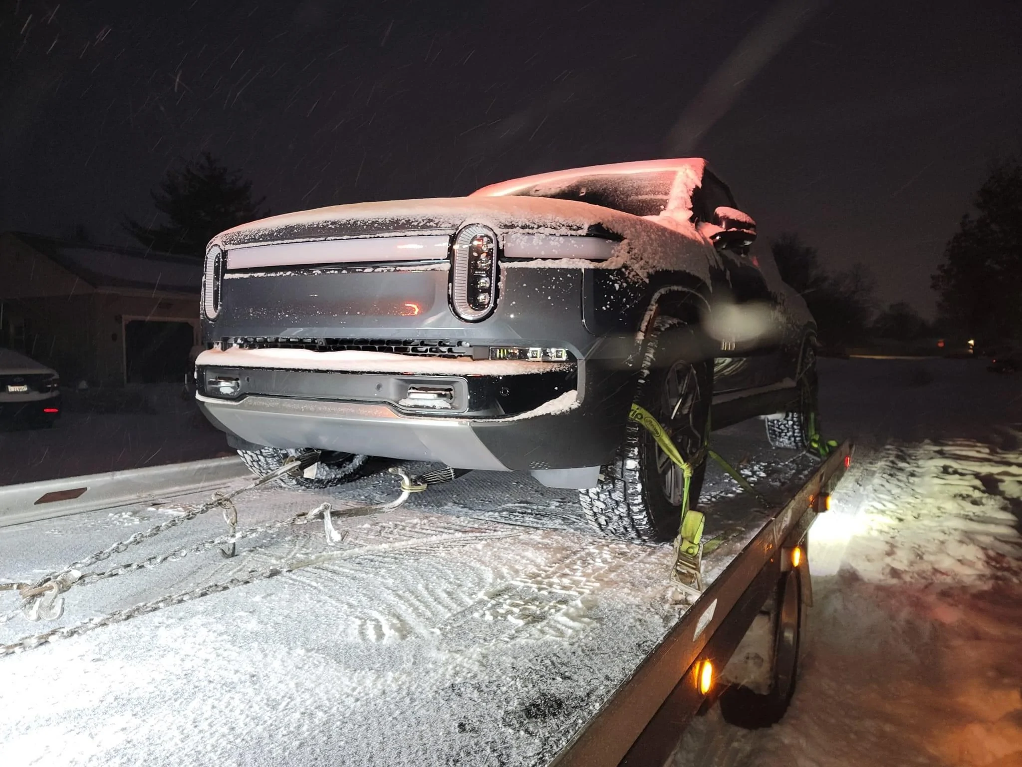 Rivian R1T R1S Real Rivian Photos & Videos 2B978166-BDA7-4300-8951-F2D8D4F6F432