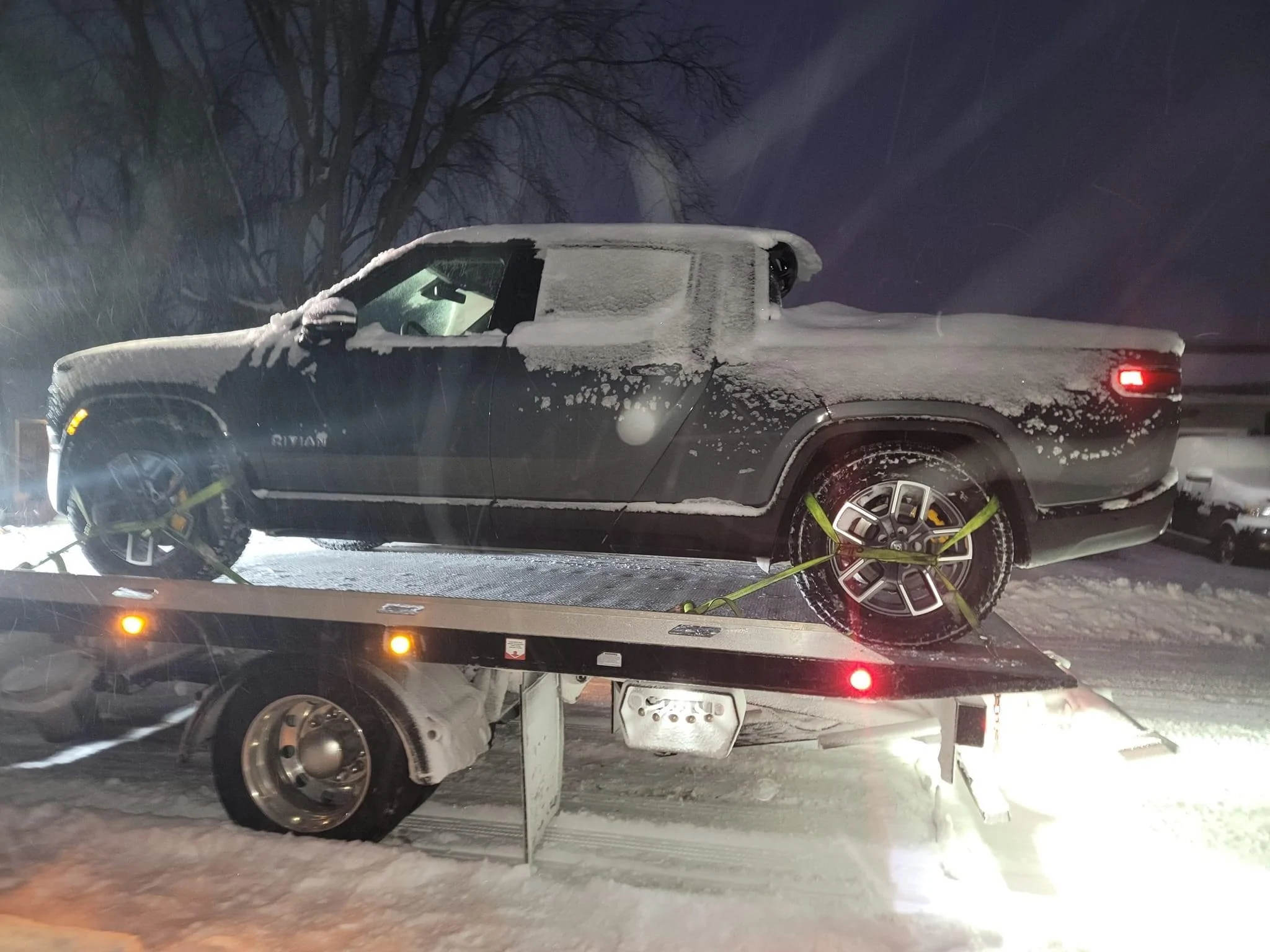 Rivian R1T R1S Real Rivian Photos & Videos FE506204-8342-451A-8358-43F5F3B20CEB