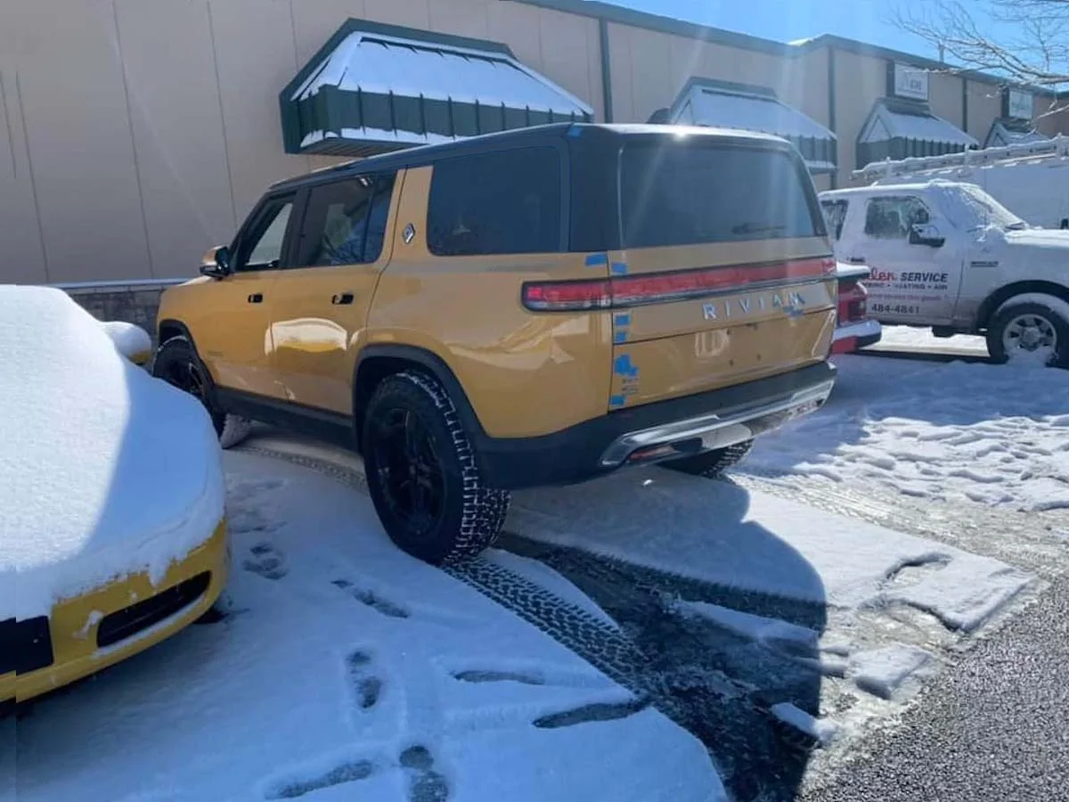Rivian R1T R1S R1S in Compass Yellow - First Sighting! Compass Yellow Rivian R1S 6