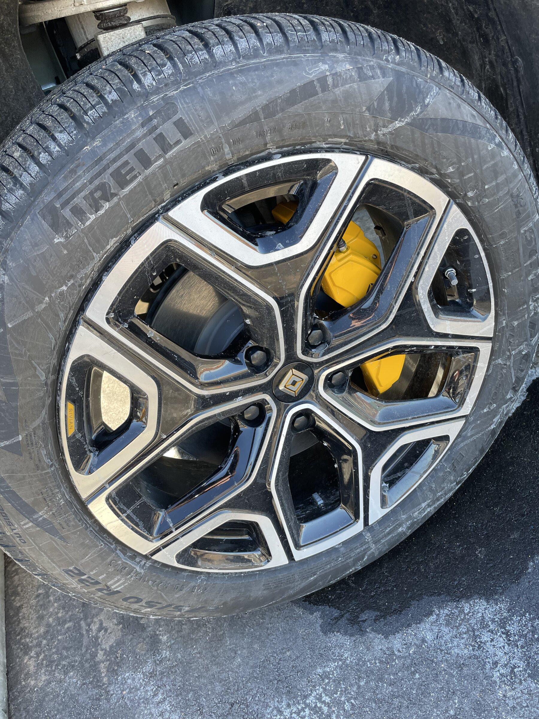 Rivian R1T R1S Real Rivian Photos & Videos E9F95C9A-9E0F-46D3-B4BA-7FC811787812
