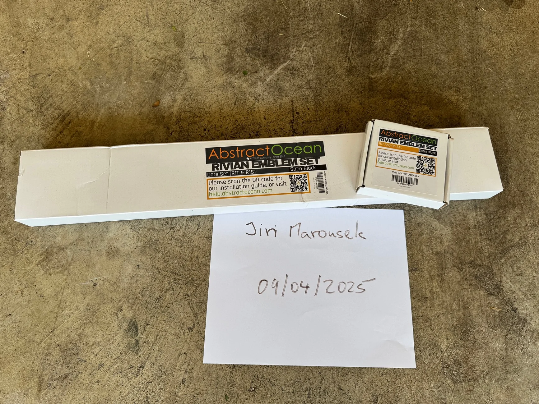 Rivian R1T R1S Gear for sale - steps, PPF, mats, emblems etc IMG_3546