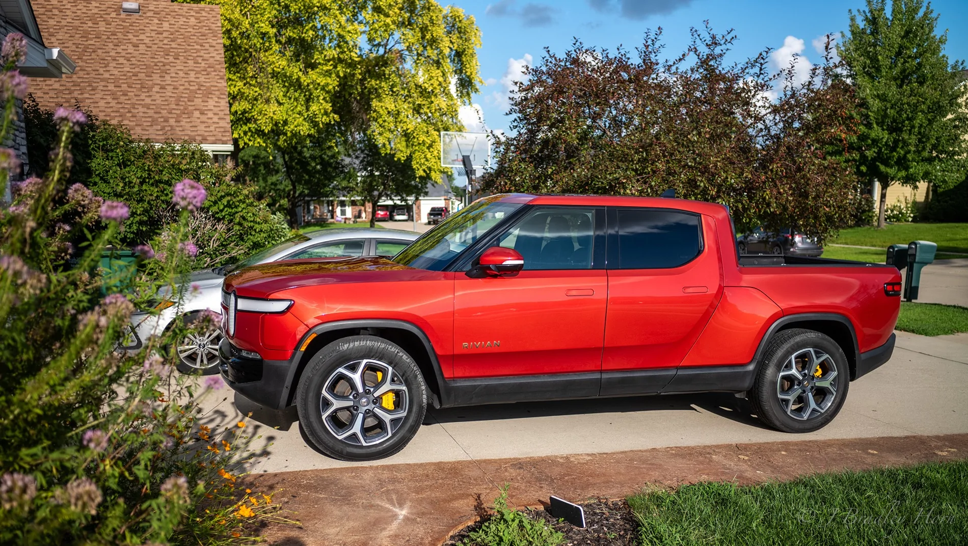 Rivian R1T R1S It's Red Canyon Day L1004828