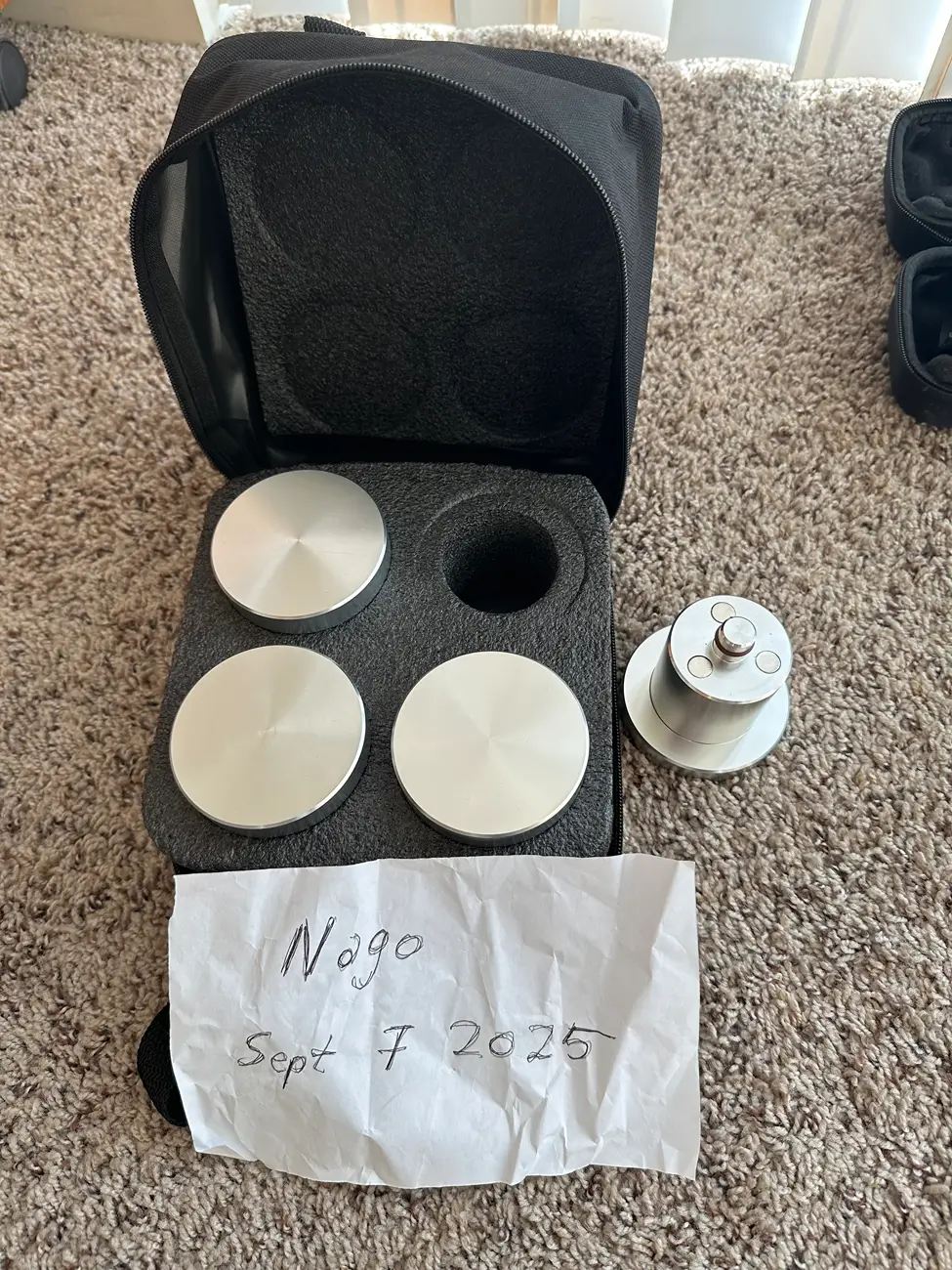 Rivian R1T R1S Magnetic Jack pucks tempImage2Nfzj9