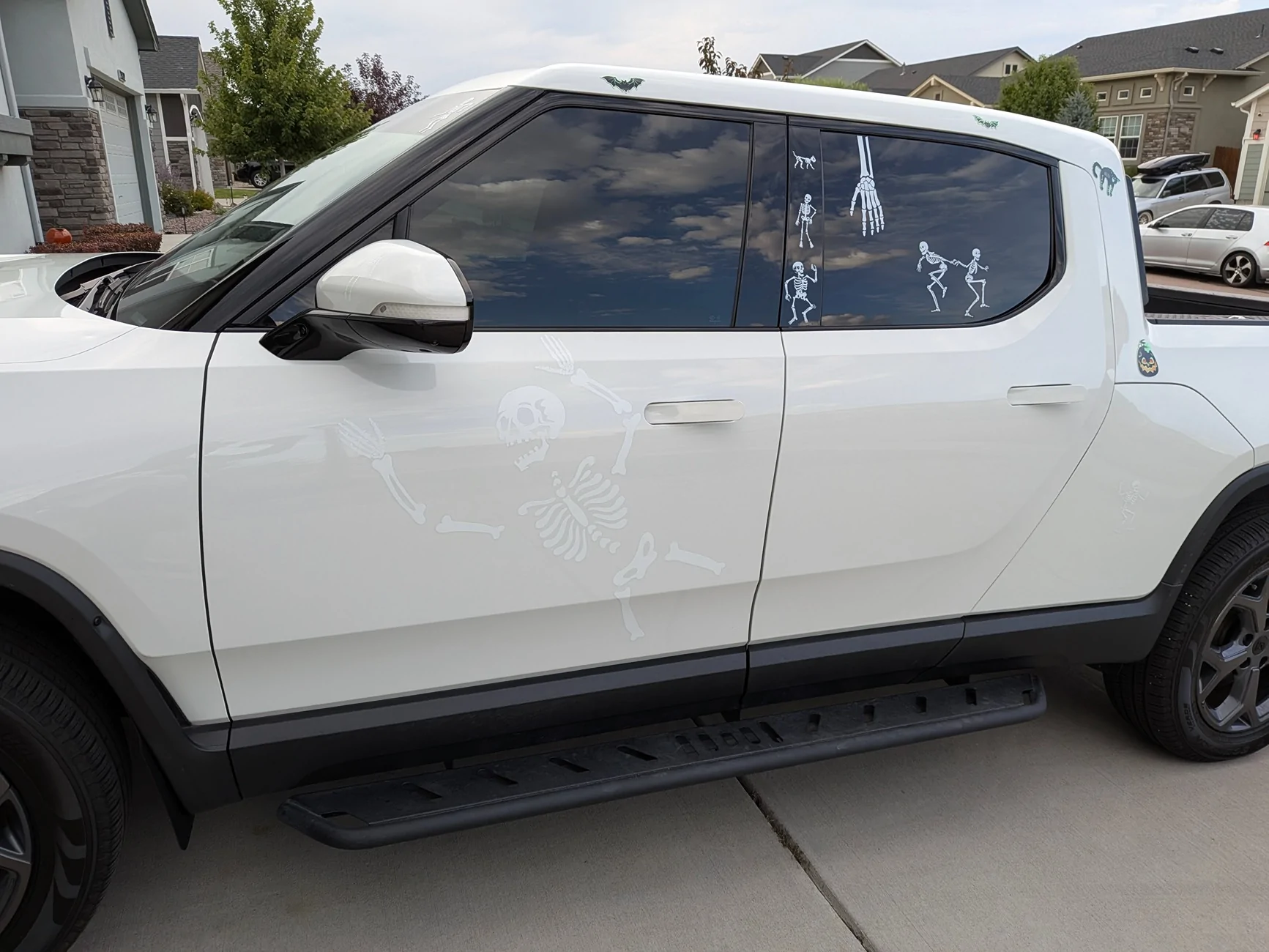Rivian R1T R1S Let's see your Rivian's 2025 Halloween Costume Decorations! PXL_20250907_233608082.MP