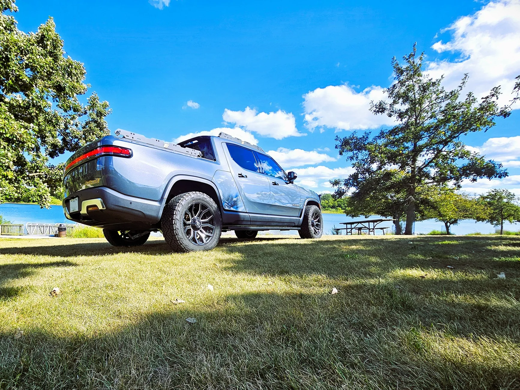 Rivian R1T R1S The R1T went outside to touch grass (and look pretty) 20250905_152744
