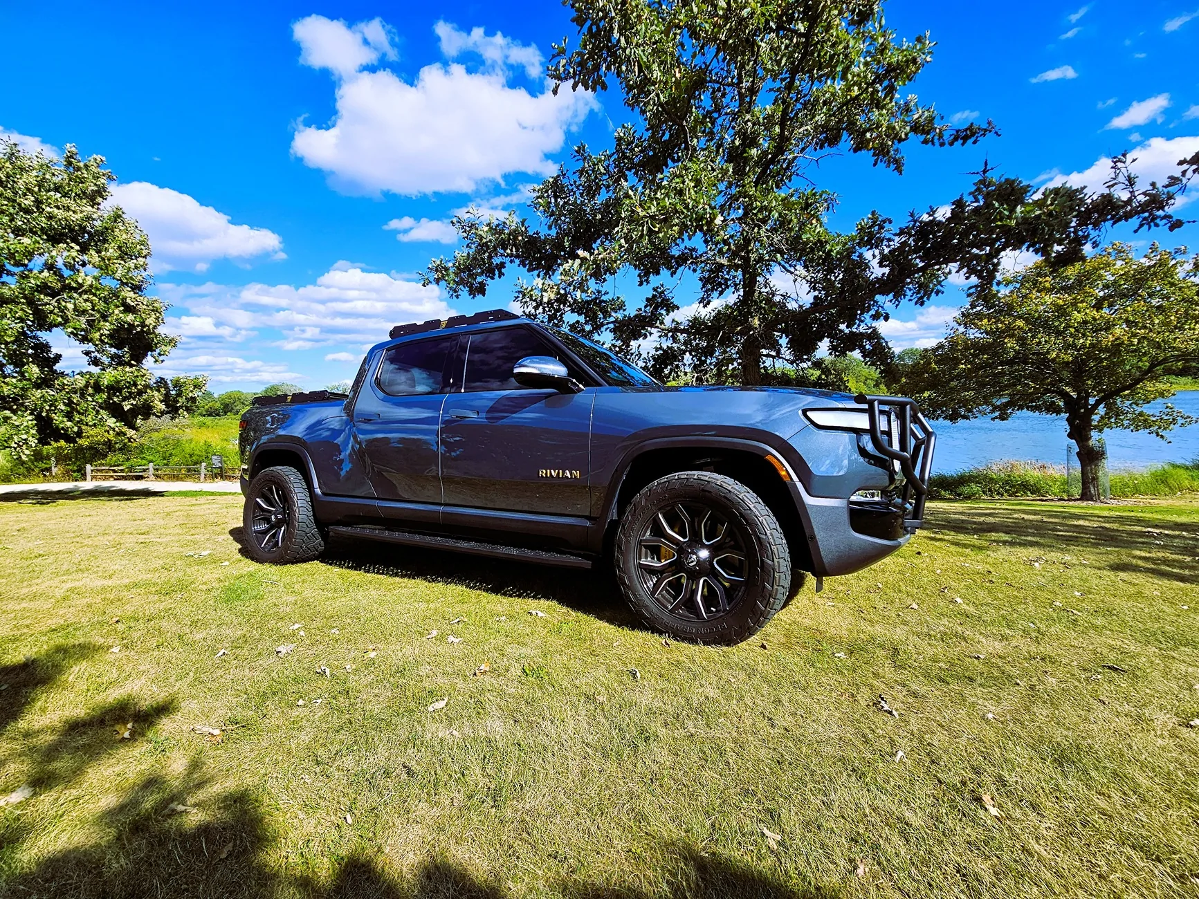 Rivian R1T R1S The R1T went outside to touch grass (and look pretty) 20250905_153734