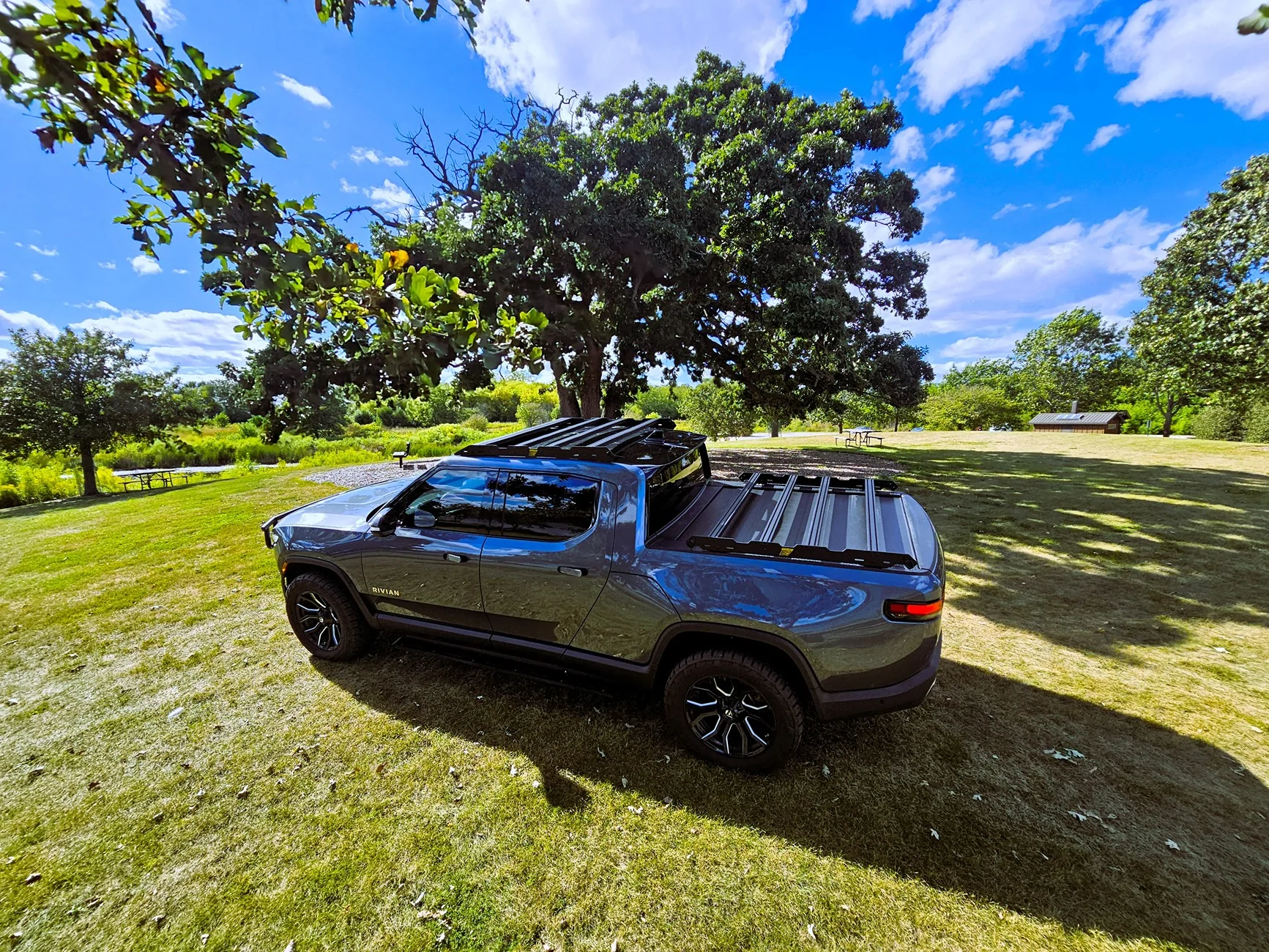Rivian R1T R1S The R1T went outside to touch grass (and look pretty) 20250905_153430