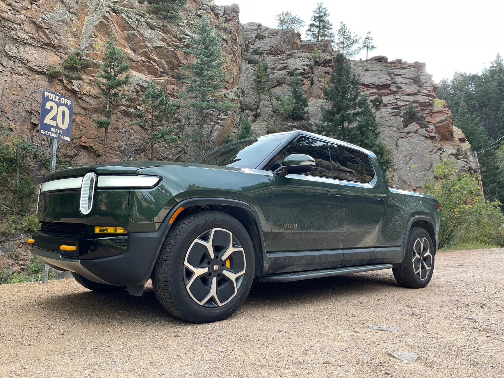 Rivian R1T R1S 2022 Rivian R1T Quad FG/FE on C&B IMG_2469