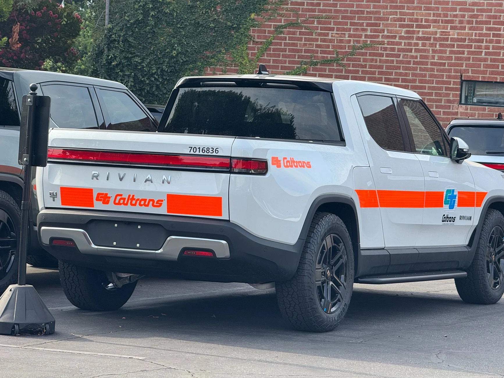 Rivian R1T R1S Caltrans goes Rivian w/ 450 service work vehicles! (Admin Warning: NO POLITICS) IMG_0895