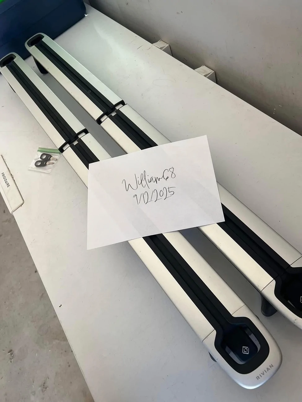 Rivian R1T R1S Rivian-brand silver  crossbars 8D2C513D-75EA-4751-9E2D-29F72659B898