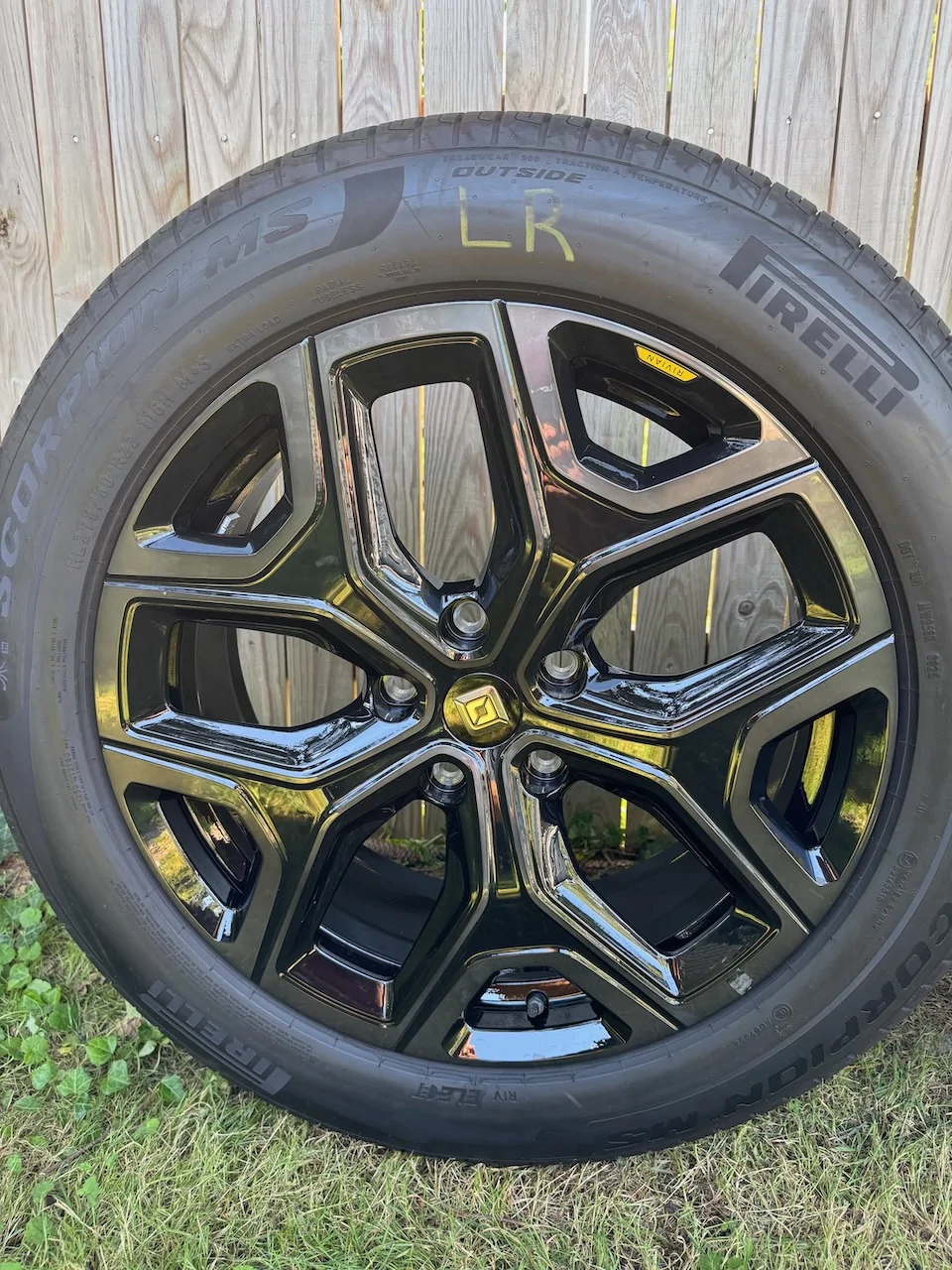 Rivian R1T R1S FS 22" Sport Darks - complete set - 50% off tire1