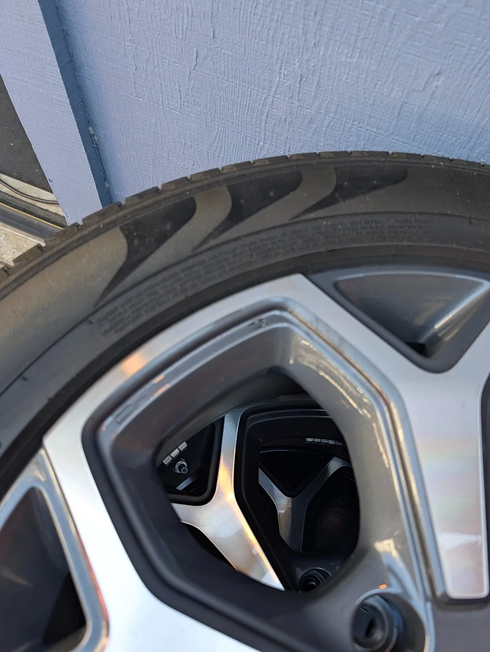 Rivian R1T R1S 21" stock wheels PXL_20250913_234213590