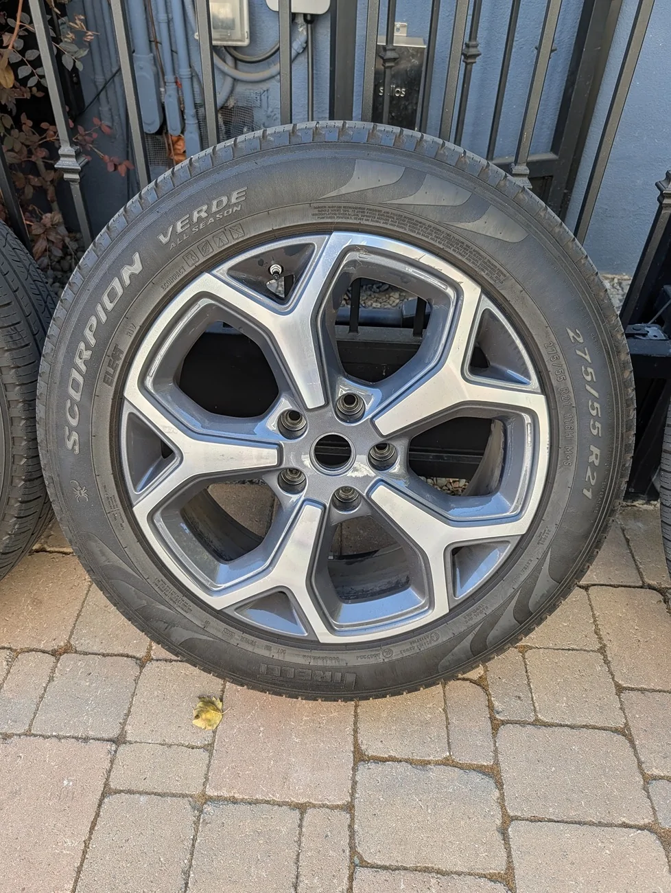 Rivian R1T R1S 21" stock wheels PXL_20250913_233640533