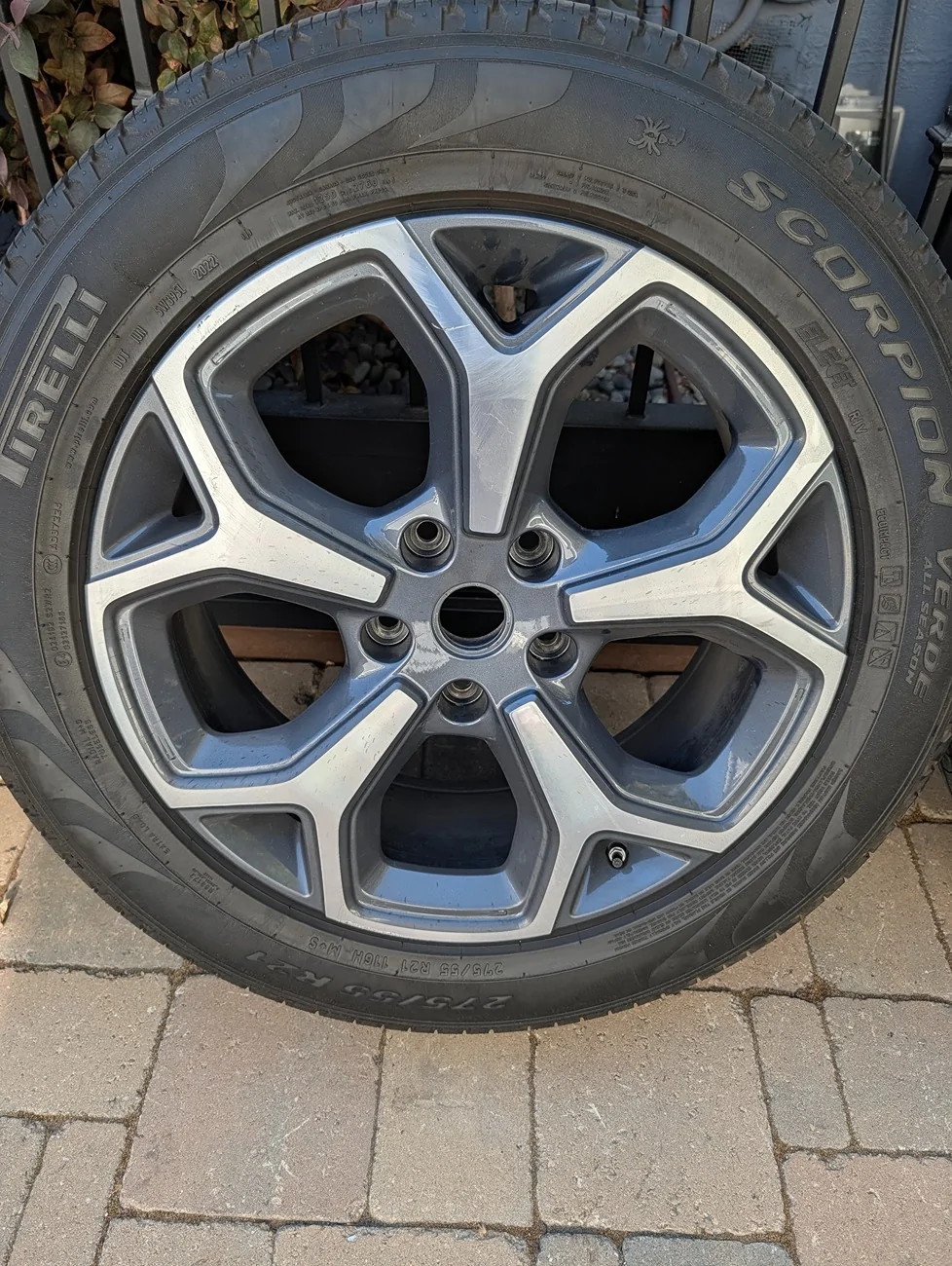 Rivian R1T R1S 21" stock wheels PXL_20250913_233651607