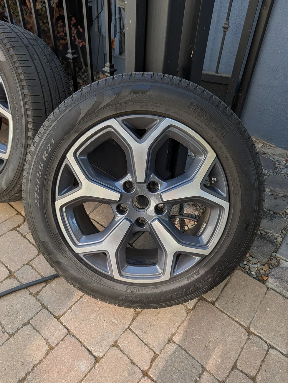 Rivian R1T R1S 21" stock wheels PXL_20250913_233626027