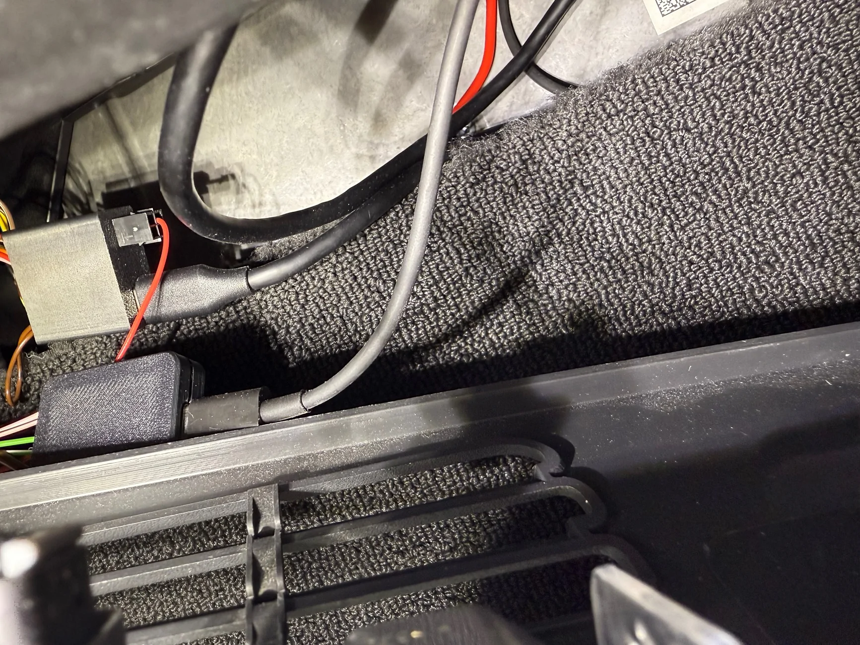 Rivian R1T R1S EV Play + Comma 3x install - advice IMG_5508