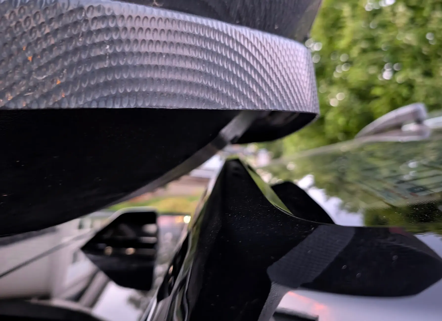 Rivian R1T R1S Yakima Skybox 21 - Will it fit on roof Screenshot 2025-09-16 at 7.06.07 AM