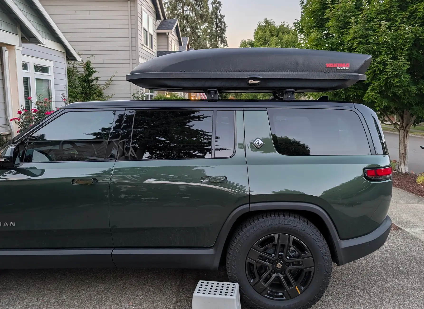Rivian R1T R1S Yakima Skybox 21 - Will it fit on roof Screenshot 2025-09-16 at 7.05.39 AM