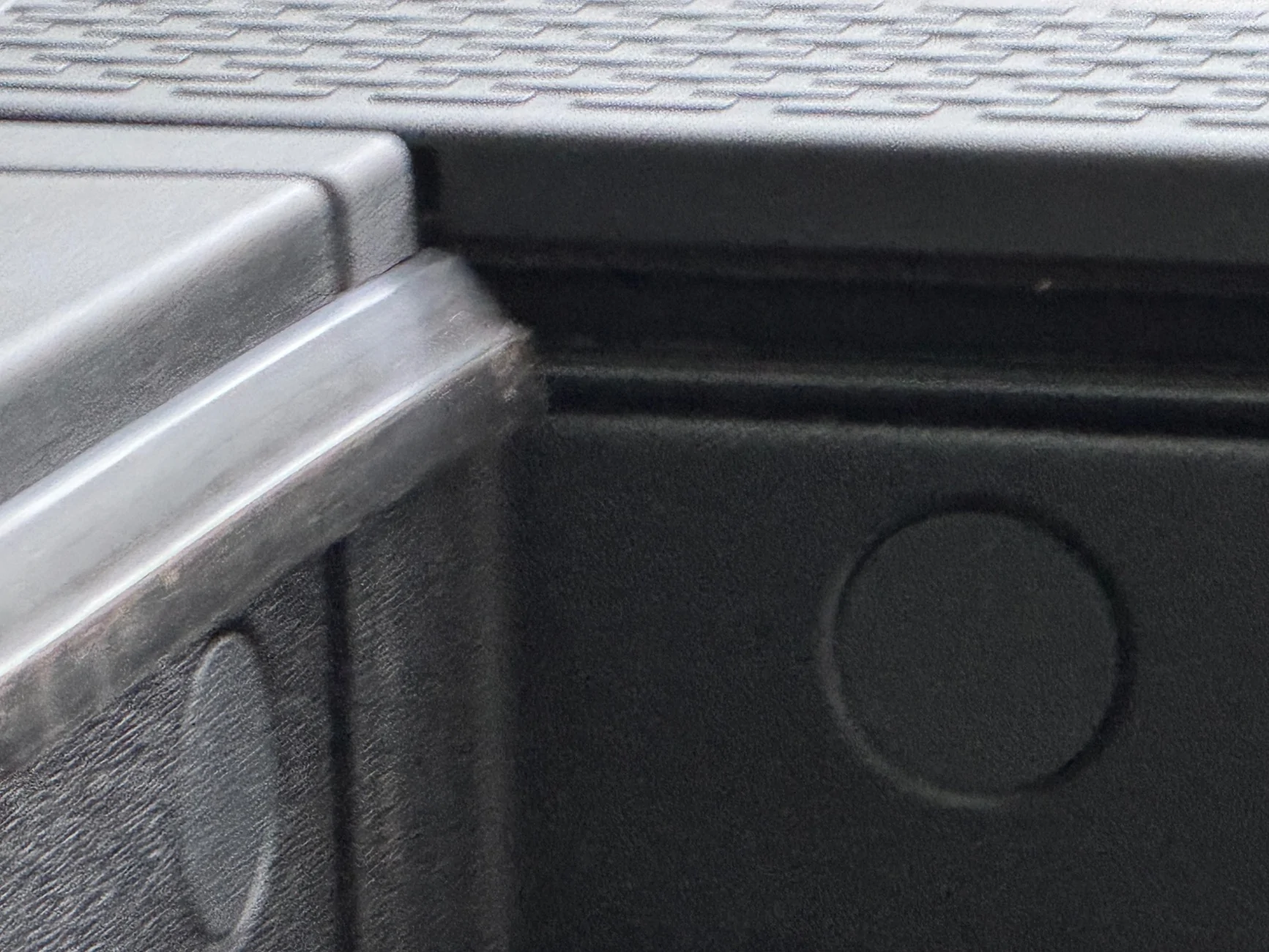 Rivian R1T R1S Powered Tonneau Retrofit Date TBD? IMG_1339