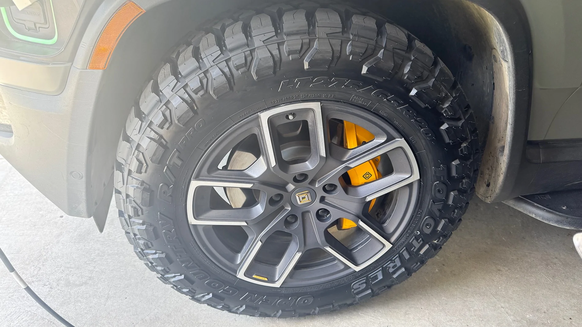 Rivian R1T R1S Toyo Open Country RT Pro tires (LT275/65/R20) installed IMG_0865