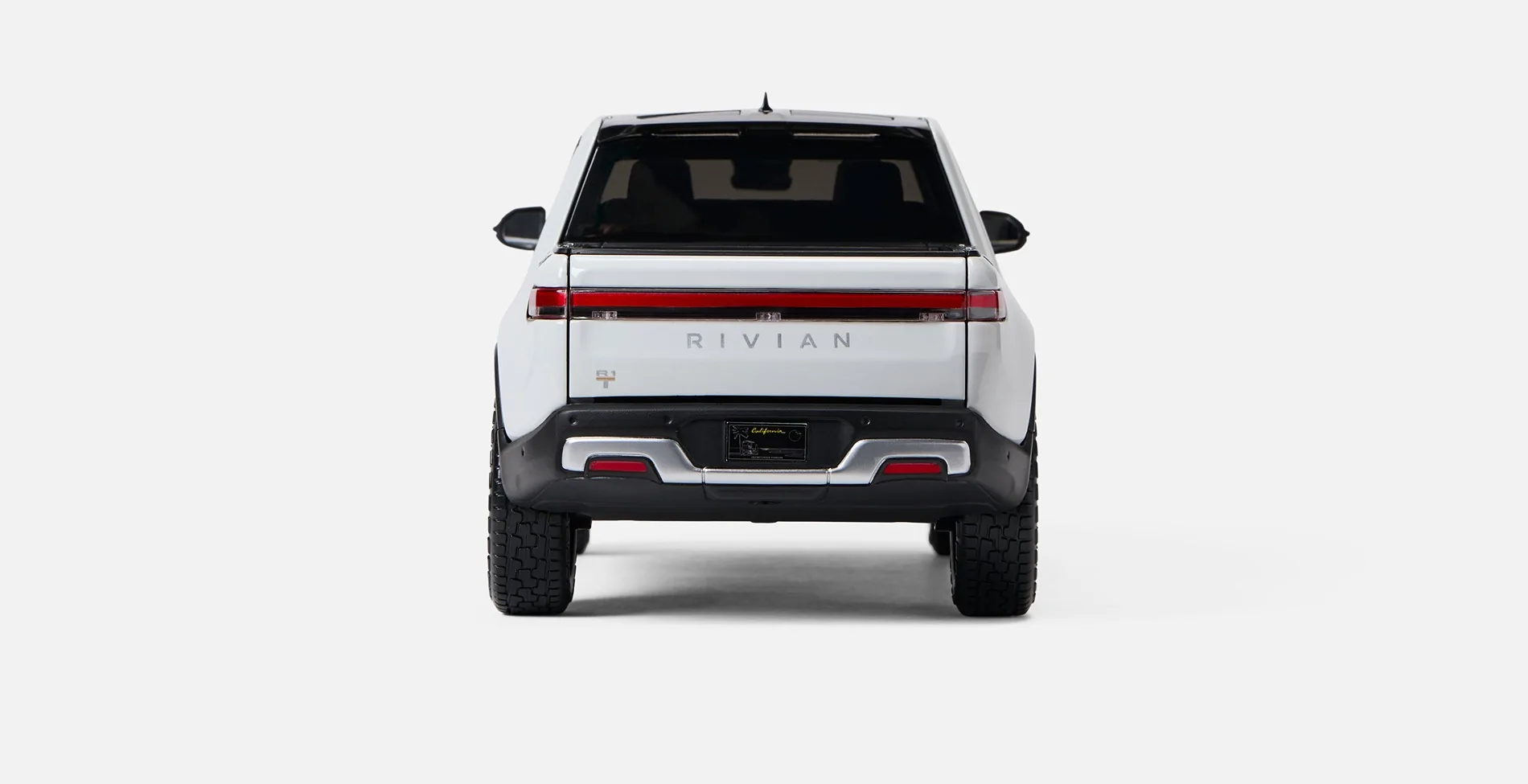 Rivian R1T R1S R1T Mini Diecast 1:20 Scale Car + More Gear Shop Items Released 014_250421_Elsie_Fang_3P000893-GLA_Back_0118