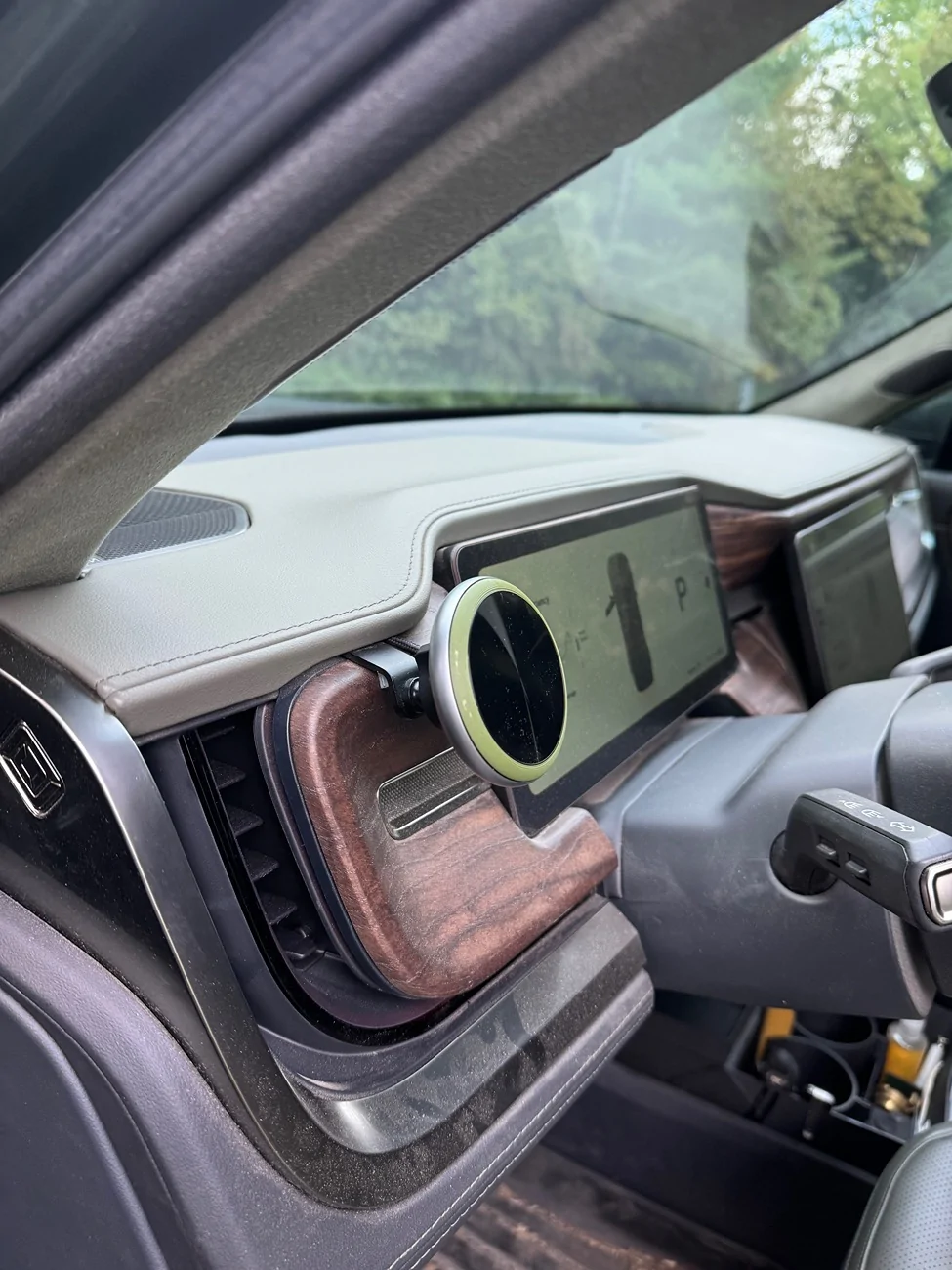 Rivian R1T R1S Share the interior accessories that actually improved your drive 1758256506074-wl