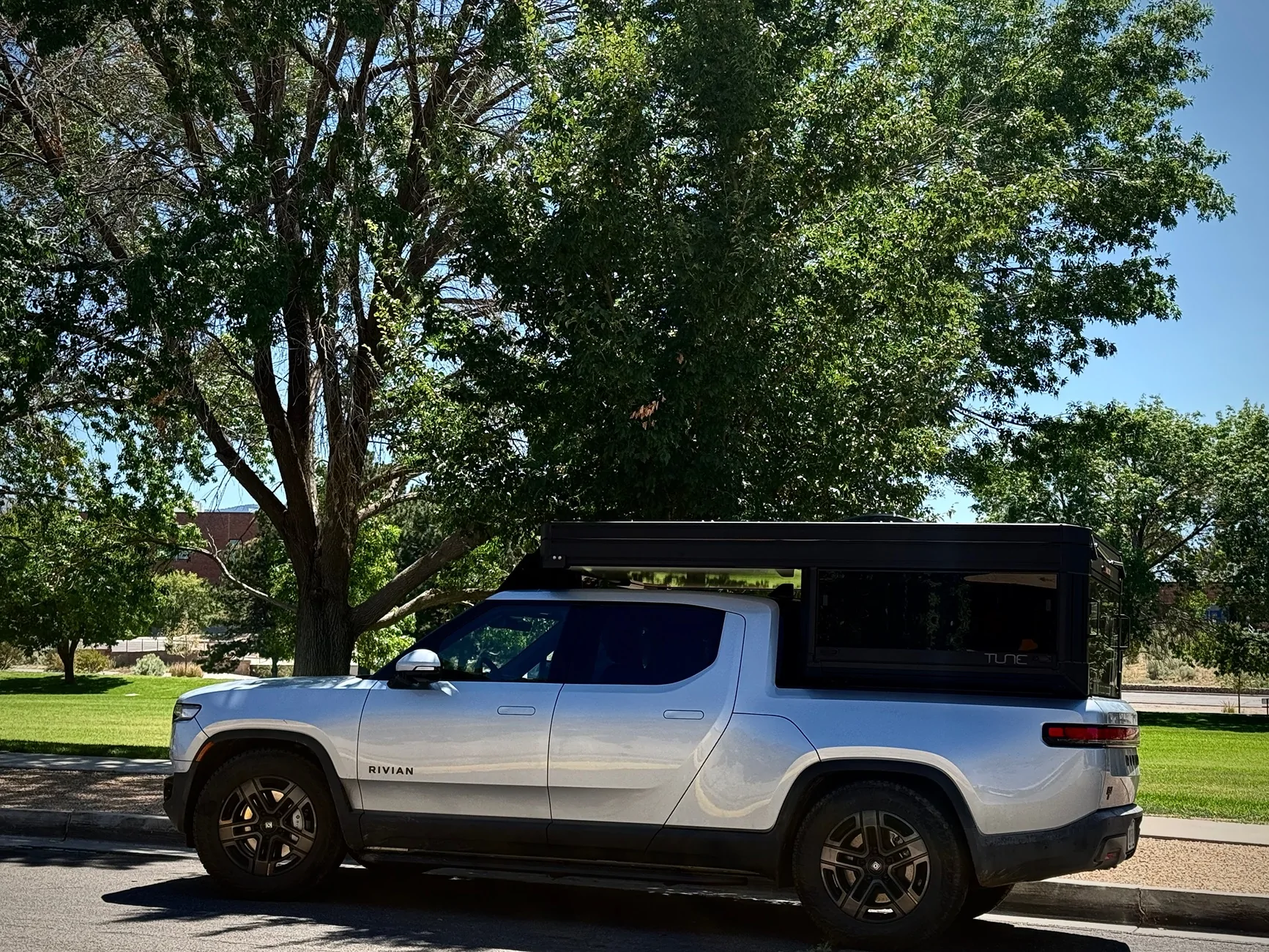 Rivian R1T R1S Towing a 19' R-POD with a 2022 Quad R1T, a sobering expereince IMG_4795