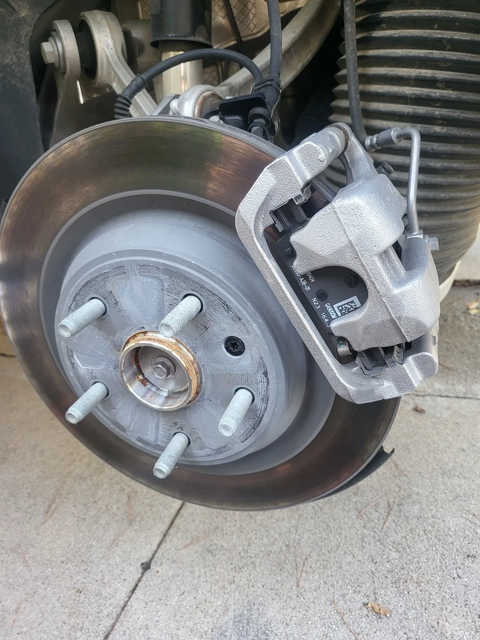 Rivian R1T R1S The Dreaded Axle Clunk is Back for Gen 1 AND Early Gen 2! But my R1S Now is Better Than New from Factory Rear brakes 2024-10-20 15.47.44