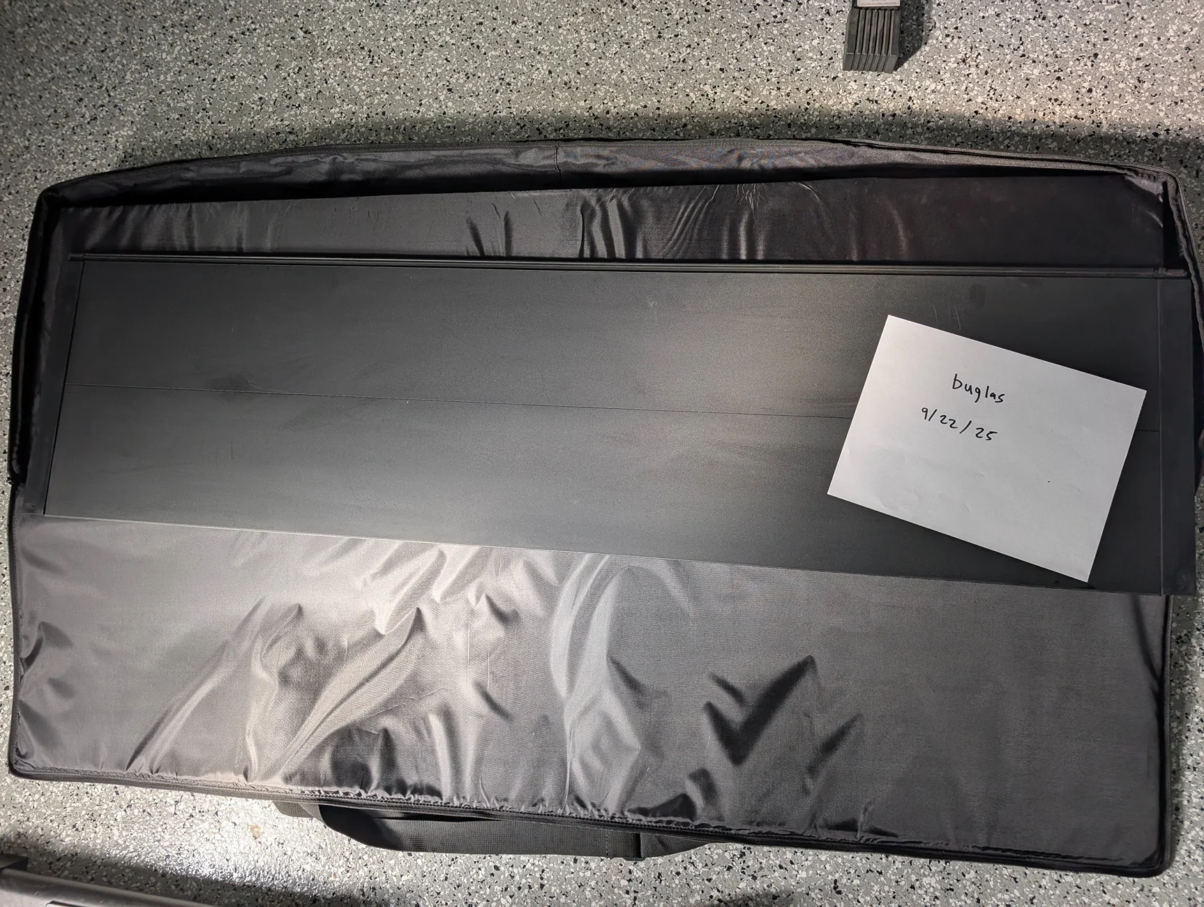 Rivian R1T R1S FS: Rivian Manual Tonneau Cover 1000009444