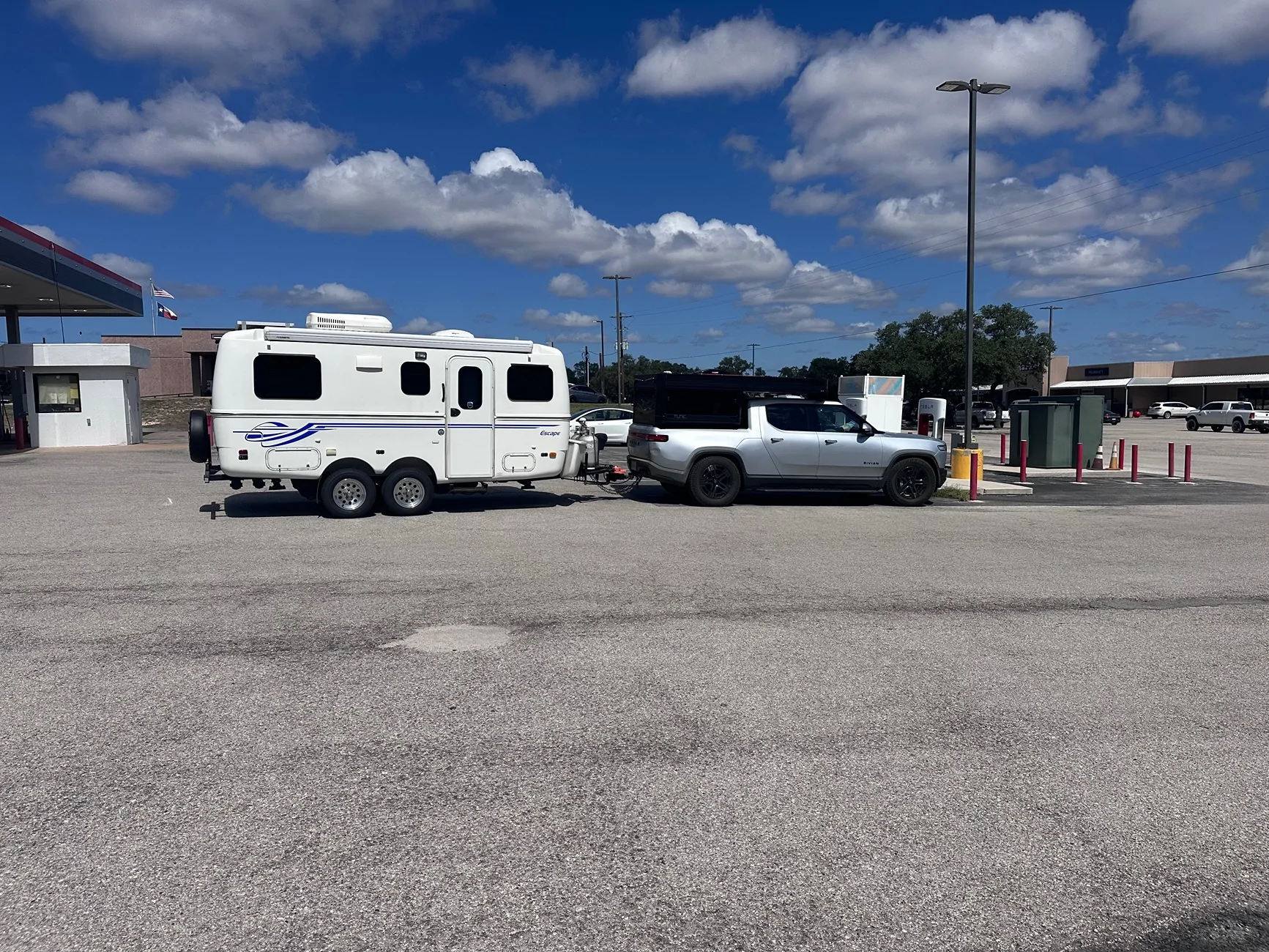 Rivian R1T R1S Towing a 19' R-POD with a 2022 Quad R1T, a sobering expereince IMG_4695