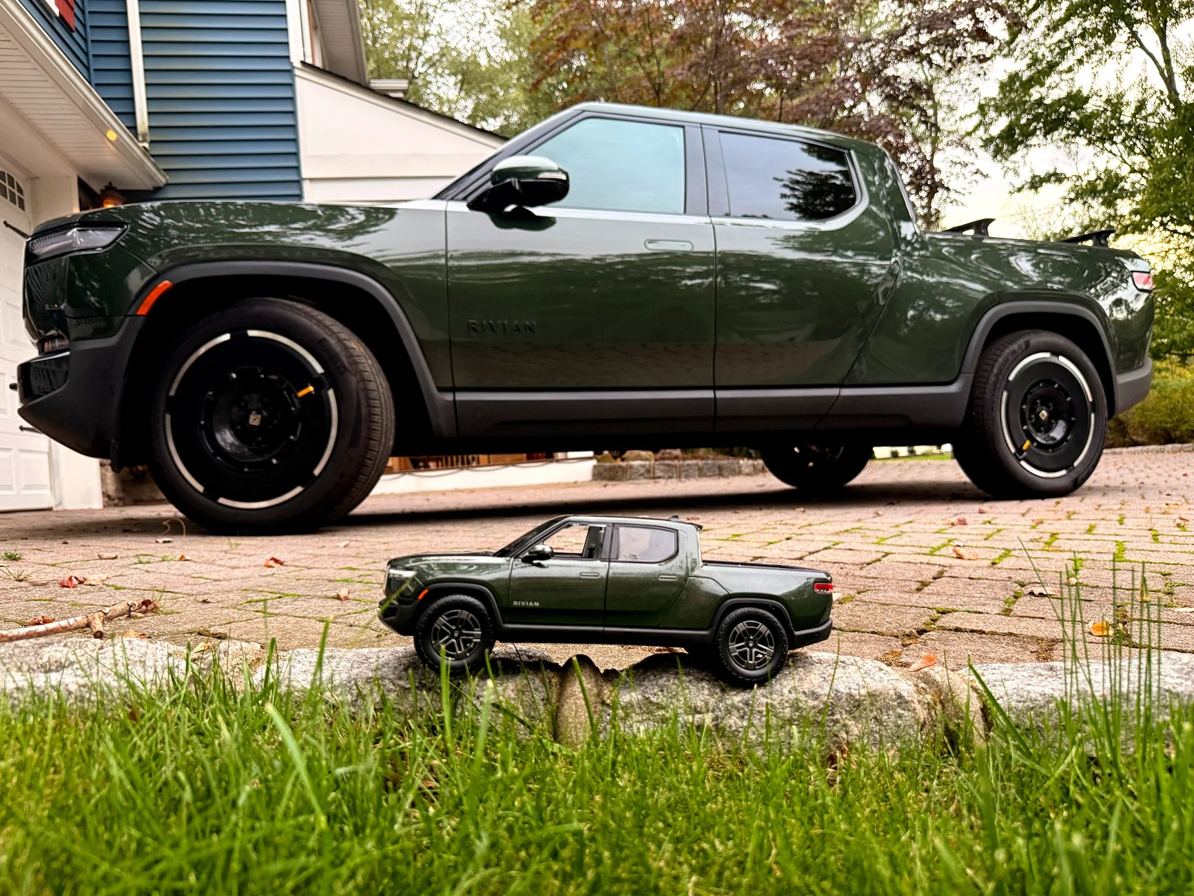 Rivian R1T R1S Mini-R1T 1:20 scale model arrived 20250929_222420413_iOS