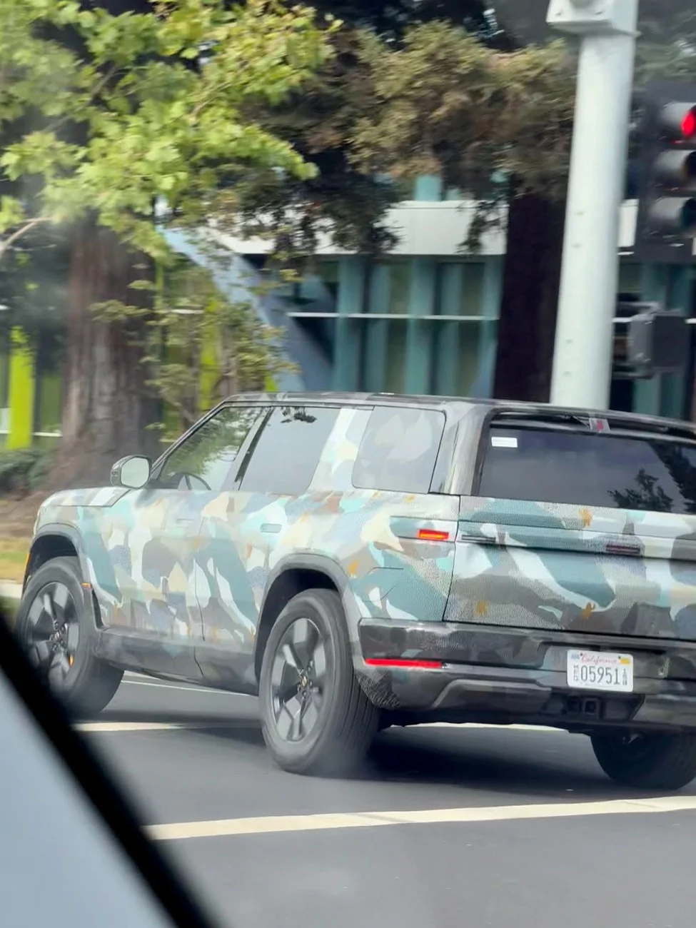 Rivian R1T R1S R2 sighting 9/25 (video) G2MX96cbkAA7eW8