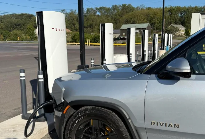 Rivian R1T R1S Using Tesla Fast Chargers 1759859025479-cj